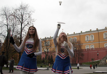 Девушкам из "Medvedev girls" не дали сыграть в бадминтон "на могиле"