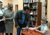 Медведев посетил подшефный детский дом