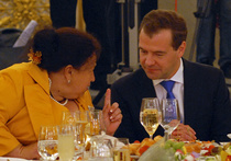 Медведев выпил за родителей
