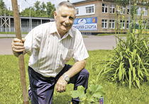 Юрий Парамошкин в честь 50-летия Победы на чемпионате мира посадил дерево