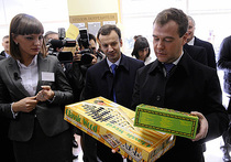 Медведев купил китайские шахматы