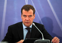 Медведев хочет не победить, а пережить Путина
