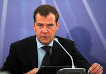 Медведев попросил «Единую Россию» не хамить СМИ