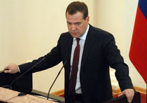 Медведев заморозит зарплату Путина на три года