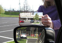 Придумано автомобильное зеркало, которое навсегда избавляет от мертвых зон. Искажение пространства минимально