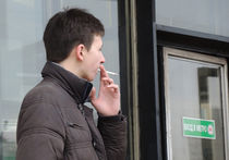 В Москве за курение в общественных местах оштрафовали уже около тысячи человек