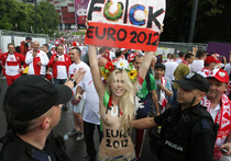 Femen назвали Мишеля Платини "главным сутенером Европы"