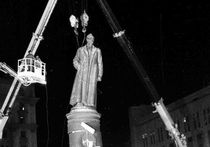Надписи на памятнике Дзержинскому признали исторической ценностью