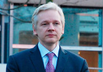 Ассанж: разыскиваемый всеми Сноуден сейчас находится в безопасности