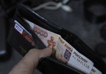 Миграционный чиновник из Ясенева вымогал деньги за устройство на работу отставных силовиков