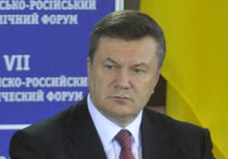Почему Янукович улетел домой ночью?