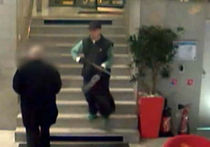 Парижская полиция показала снимки человека, напавшего на офис телеканала и редакцию газеты