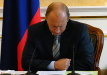 Путин предложил чиновникам подумать об отставке