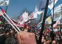В Донецке ждут Януковича и несут к ОГА покрышки