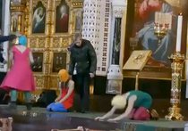 За Pussy Riot будут молиться в храме Христа Спасителя