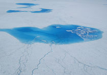Около Гренландии найдено незамерзающее озеро