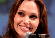 Анджелина Джоли зарабатывает больше мужа?
