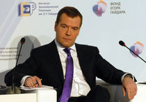 Медведев кинул камень в украинский огород