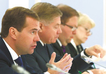 Медведев упрекнул правительство в остроумии