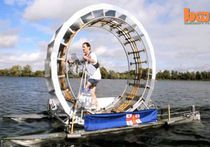 Изобретатель Крис Тодд построил колесо для пересечения морей