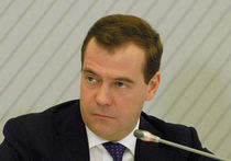Медведев потребовал от самолетов подорожать в два раза