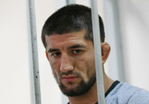 Боксера Мирзаева оставили в тюрьме