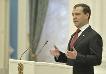 Медведев «закалил сталь» в Челябинске, посетовав на сморщенный рынок