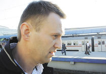 Адвокат: «Навального хотят заковать в наручники в зале суда»