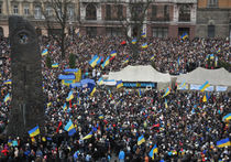 Протестующие украинцы осаждают правительство