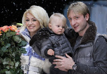 Плющенко и Рудковская вывели сына на подиум