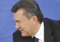 Янукович отдался “очень сильной России”