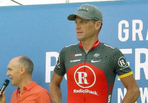 С велогонщика Армстронга требуют вернуть $30 млн спонсорских