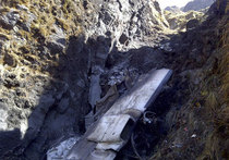 В столице Непала разбился самолет