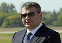 Сердюкова допросят по делу о незаконных поставках оружия