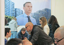 Навальный висит на голоске. В штабе оппозиционера продолжают охоту за нарушениями