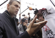 Навальный отказался от “неправильного” судьи Блинова
