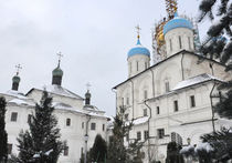 Скандал в Новоспасском монастыре: в святой обители работают шиномонтаж и автоломбард