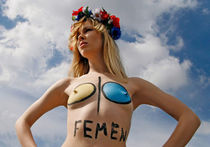Активистки FEMEN устроили Тунису «топлесс-джихад»