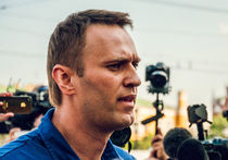 Навальный сдал подписи, попал в автозак и погулял по Москве: как это было