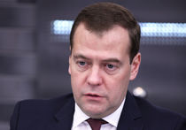ВИП-калькулятор: Медведеву положена пенсия в сотни тысяч рублей
