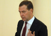 Медведев оценил вешалку Совфеда