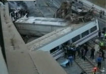 Поезд сошел с рельсов в Испании: жертвами железнодорожной катастрофы стали как минимум 77 человек