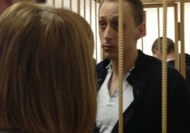 Суд оставил обвиняемого в организации «кислотного» нападения на Сергея Филина под стражей еще на два месяца 