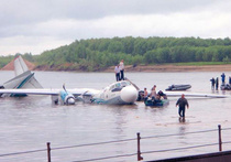 Горящий Ан-24 посадили на воду