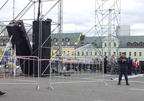 На Болотной во время монтажа аппаратуры для митинга оппозиции убило рабочего