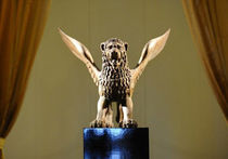 Бертолуччи отправил «Золотого льва» в поездку по «Святой Римской кольцевой автодороге»