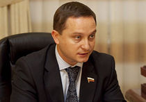 Депутат Худяков победил торговцев дипномерами