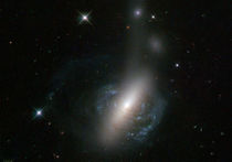 "Хаббл" зафиксировал мощное столкновение галактик