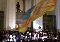 Революция продолжается: «Правый сектор» штурмует Верховную Раду