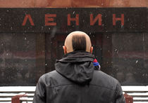 Безработный избил охранника Кремля за отказ открыть Мавзолей